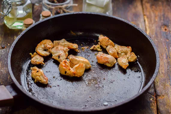 салат с курицей грибами и пекинской капустой рецепт фото 6